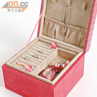 粉紅色飾物盒分兩層，適合擺放戒指、手鏈等小巧飾物。$348（b）