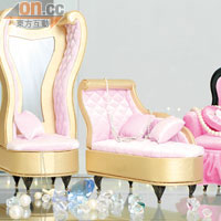 桃紅色鑲石梳化$270、 粉紅色貴妃椅$320、高椅背梳化  $340（a）