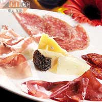 IL Platto Dello Chef  $258（大）<BR>柯打後會有專人入房揀選， 約有4款火腿及芝士，像Parma Ham、Salami、風乾牛肉、Mortadella、Gorgonzola及Pecorino等，款式每日不同，足夠4人分享。