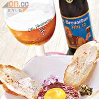 Frites Steak Tartar 配 Saint Bernardus ABT<BR>修道院風格的啤酒味道濃而烈，酒精度更高達10%，當然可以配搭肉類，大廚更選上加有多種香料調味的生牛肉他他，鮮甜又濃烈的異國風味，兩者相遇互相提升。