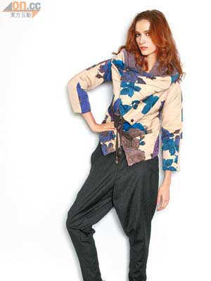 Marras以幾何為剪裁概念的Floral Print純棉外套，充滿層次立體感。