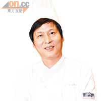干曙光師傅曾於多家著名的上海菜館擔任廚師，對上海菜別具心得，深明現代人對健康口味的追求。