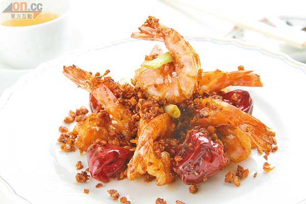 炸烹大花蝦 $300<BR>較為創新的杭州菜，炸蒜跟大蝦炒香，還有乾泡椒增添刺激，大蝦啖落外脆內嫩，蒜香味濃。