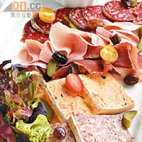Cold Cuts Platter （Sunday Brunch自助餐枱上食物選擇）<br>從法國入口的Cold Cuts如三文魚肉凍、豬肉凍、火腿及風乾腸等等都別具風味。