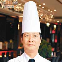 櫻田日本餐廳的大廚表示，秋刀魚可以燒、炸或煮，並宜配上濃味的調味。