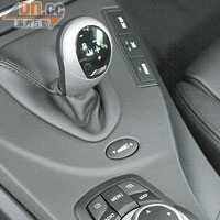 iDrive系統可控制車內大部分設備，而且操控簡單。