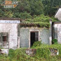 村內仍可看到不少早已荒廢的青磚屋。