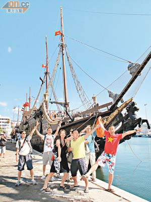 來到突尼西亞可以坐賊船出海做海盜，好玩到跳起。