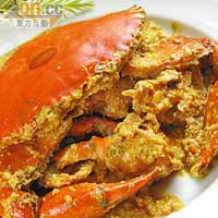 青咖喱蟹<br>印尼咖喱味道香甜多過辣，用上自家種植的香茅與九層塔調配好味道來炒蟹，水準超高！
