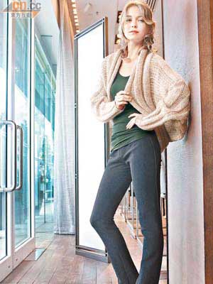 墨綠色tank top $5,790<br>Pants $8,090<br>Knit cardigan $8,990