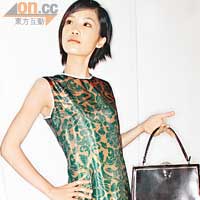 Seasoning Vintage Dress $480、皮革手挽袋 $388