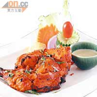 Tandoori Murgh $98/半隻<BR>Rika至愛之一，穀飼春雞非常嫩口，大廚先用自家乳酪及香料醃味，再塗抹多種香料烤焗，雞肉香噴噴兼嫩滑多汁，話咁快食完一碟。