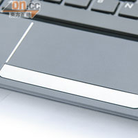 特大Touchpad用料同顏色跟主機一致，觸感十分靈敏。