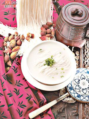 魚湯小刀麵 每位$65<br>此麵是師傅把傳統江蘇著名的東台魚湯麵改製而成的美食，以湯底鮮美香濃、麵條細而軟滑見稱。