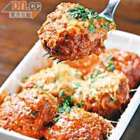 Prime Steak Meat Balls, Tomato Sauce and Pecorino Cheese $98<BR>肉丸由豬肉及牛肉混合炮製，還加入辣椒粉、香草等，食落Juicy，味道豐富。