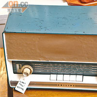 60年代飛利浦收音膽機， 有別於原子粒收音機，音質靚，但運作前需要時間Warm up。$3,998