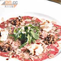 Organic Beef and Burrata $168<BR>這絕非普通的生牛肉薄片，還融入了鵝肝片、牛肝菌沙沙、Burrata（水牛芝士之一）等，食味層次豐富。