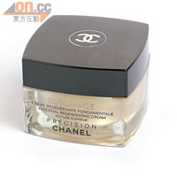 Chanel全效再生精華霜 $2,455\50ml（g）<br>以專利成分香莢蘭PFA，研製出全新抗衰老方案Sublimage，激活肌膚各種生長因子，同時發揮不同美肌作用；加上乳霜恍如茄士咩的柔滑質地，令人更感紓緩放鬆。