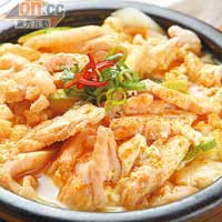 純豆腐咖喱雞肉熱湯 $58<BR>韓國的咖喱有點像日本咖喱，香料及香草味道不會太重，吃落味道甜甜的，不會遮蓋雞肉的幼嫩口感。