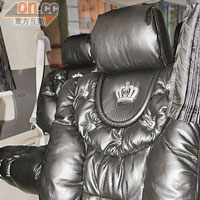 黑色皮革椅套，盡顯生活品味。全車椅套合共141,750日圓