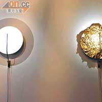 名為Full Moon（左）$4,999及Gold Moon（右）$5,399的壁燈，均屬Enzo Catellani的作品，反射在牆身的光影，可隨後方的薄身金屬片改變。