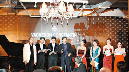 莫華倫（左四）等藝術家獻唱世界名曲。