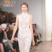 Ralph Lauren的halter neck 喱士透視感長裙瑰麗迷人。