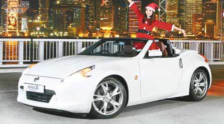 在聖誕駕着白色「淑女」出街，可說是襯到絕。