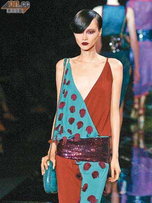 Louis Vuitton的改良版Jumpsuit，用上繽紛色彩。