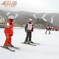 由每年11月至4月中，亞布力滑雪場都被又厚又軟的白雪所覆蓋。