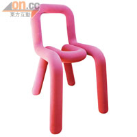 Bold Chair靈感來自萬字夾，椅身採用鋼鐵製造，再套上尼龍「外衣」，有6種色調可供選擇。$3,699