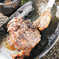 燒羊扒　每客$42<br>選用貴價的新西蘭Alliance羊肉，肉味較濃、脂肪均勻，而且羶味不重。