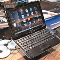 Notebook 7本身是Tablet PC形態，但屏幕向上推起後就可變身為Notebook。