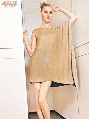 金啡色 sequined dress　$10,500