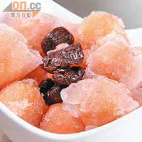 紫蘇紅K球　$48<BR>反覆洗走紅蘿蔔特有的澀味，加入紫蘇及冰糖等放入冰箱醃製一星期，味道酸甜開胃像酸梅。