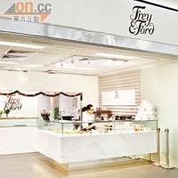 三文治店裝潢美觀，一室型格的亮白色調，遠看還以為是珠寶店！