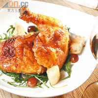 Rotisserie Chicken with Bread Salad　$88<br>用香料浸過夜的雞肉以美國專門烤雞用的機器焗製，不停轉動令肉質均勻受熱。