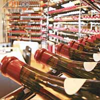 玻璃酒房儲存過百支名貴葡萄酒，全出自世界知名酒莊，包括Lafite、Mouton、Petrus等，所費不菲，價錢由$5,000到$50,000不等。