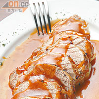 Black Pepper Crusted Pork Loin $168<br>小記一向不怎愛吃豬柳，但這裏煮得幼嫩多汁，而薯仔片吸收了豬肉的精華，超級滋味。