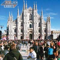 上課地點就在米蘭地標Duomo di Milano不遠處。