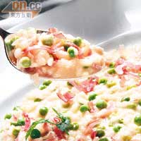 Venetian green peas risotto with Parma ham $248（a）是巴馬火腿「百搭」的好例子：撕成碎條灑在意大利飯之上，以蒸氣徐徐帶起肉香。