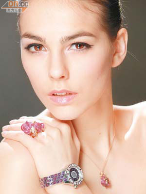 Dior Christal Purple自動上鏈手錶「北京道」特別版，精鋼、鑽石及紫色藍寶石水晶。全球限量18枚 $84,000、Rose Dior Pre Catelan 18K玫瑰金、鑽石及裝飾紅寶石頸鏈 $44,000、戒指 $160,000