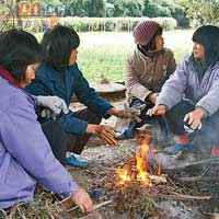 桃園村其實本是當地梁姓村的分支，由最初幾戶發展成今天有300多村民。