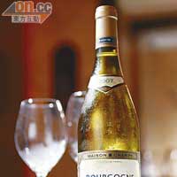 Bourgogne Chardonnay 2007（開胃酒）<BR>入口有陣陣的柑橘、桃杏及雲呢拿味，餘韻悠長，有清新味蕾的作用。