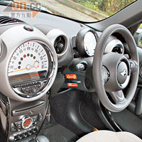 車廂各項設備以圓形設計，這是MINI Cooper的特色。