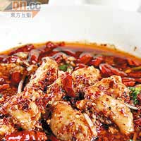 水煮魚 $128（小）<BR>水煮魚是由四川菜師傅主理，魚肉片以桂花魚薄切而成，辣度掌握得好，沒有搶去魚鮮味。