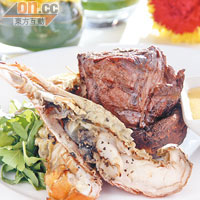 Roccos Surf & Turf $250<br>重8安士的牛柳簡單鹽燒，肉汁流到底下的大蘑菇中，兩者都極Juicy，另可配Bay Bugs或大蝦，揀龍蝦則按時價收費。