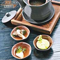 日本舞茸菇海鮮茶壺湯<BR>大廚以高湯熬製海鮮和雞肉，令帶有淡淡藥材味的舞茸菇鮮味突出。飲用時以茶杯盛着，別有一番和式風味！