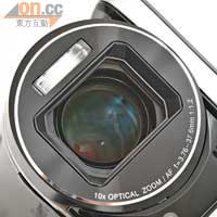 29.5mm廣角鏡頭支援10倍光學變焦，近拍遠攝應付自如。