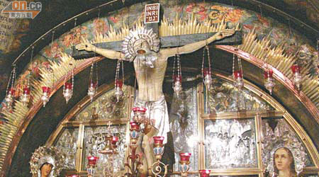 聖墓教堂2樓的十字架雕塑是苦路第12站，也是耶穌氣絕的地方。